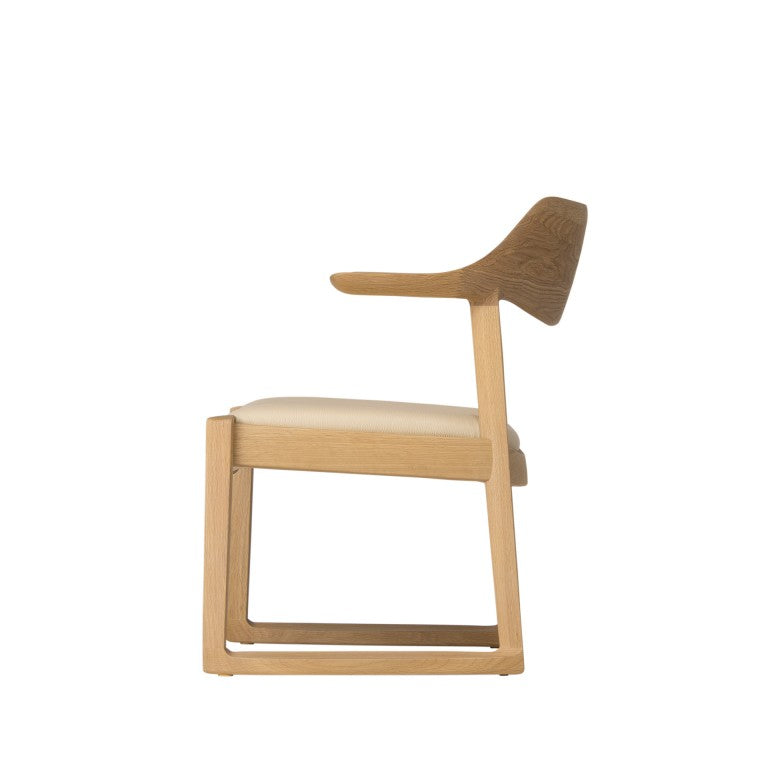 WING LUX 中座椅子