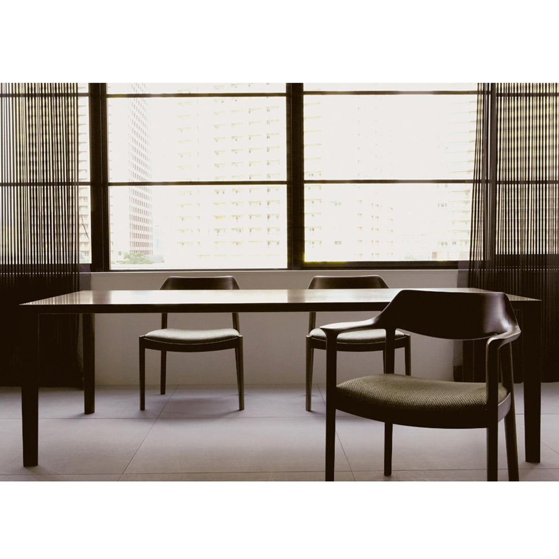 WING LUX 中座椅子